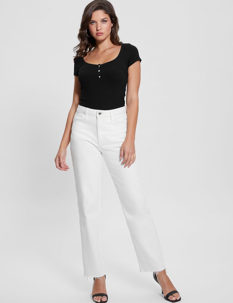 بلوزة بأزرار جوهرة