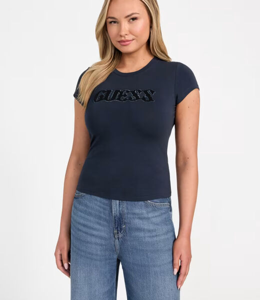 تي شيرت بشعار أمامي