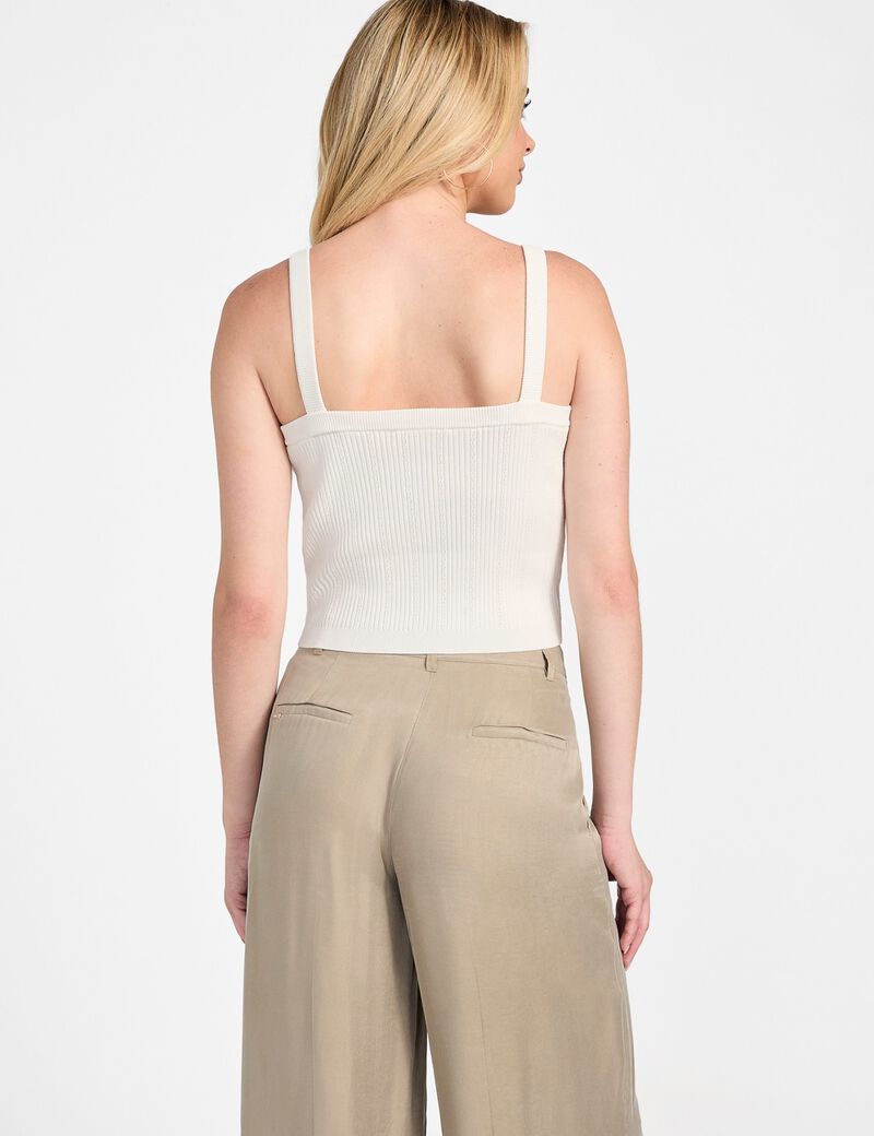 قميص بدون أكمام محبوك