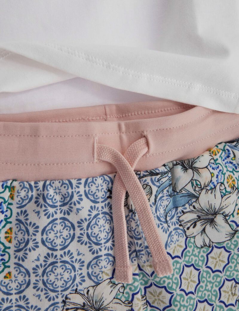 T-shirt and shorts active set