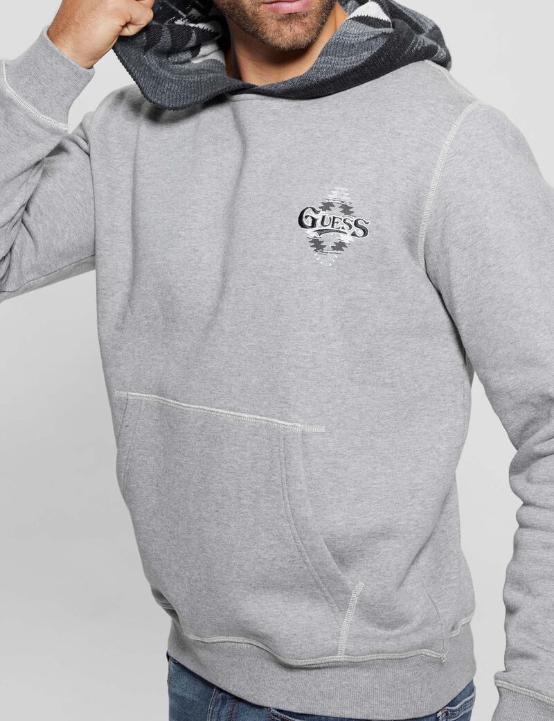 Contrasting color hood sweatshirt