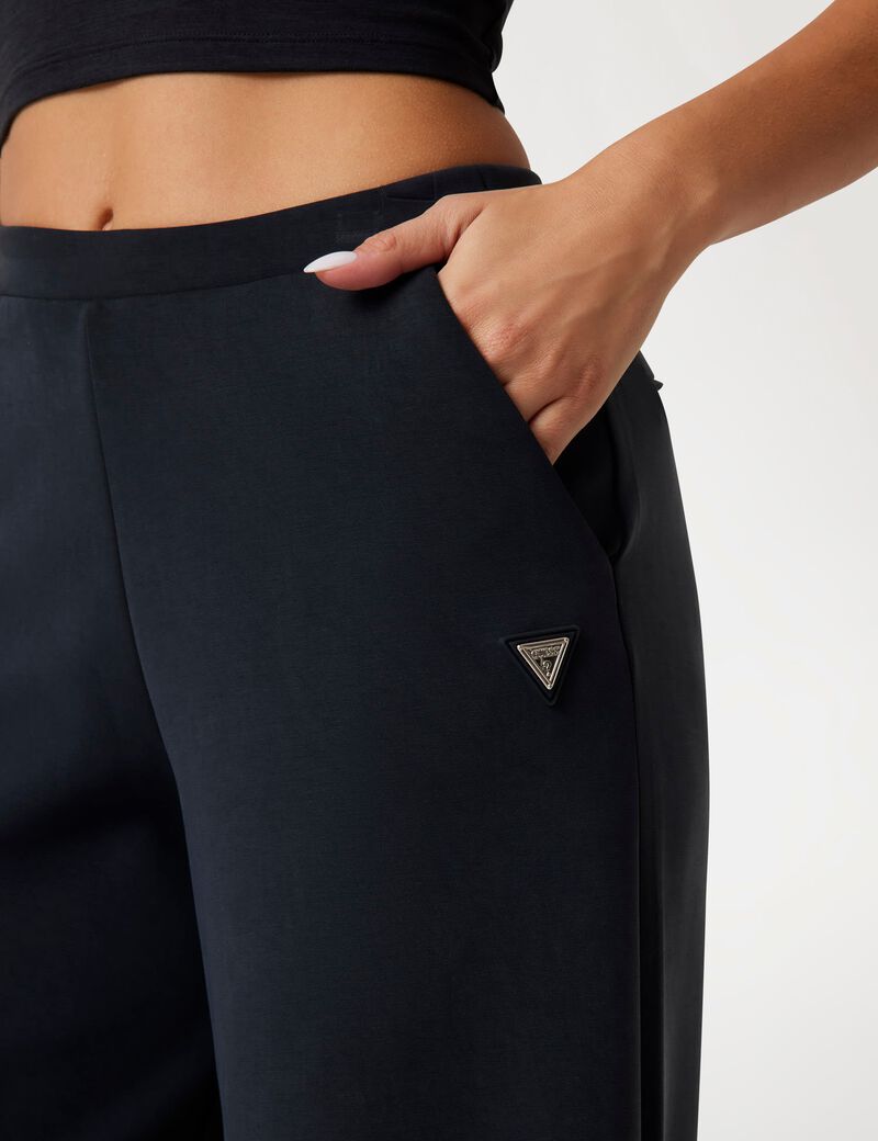 بنطال واسع الساق متوسط ​​الارتفاع