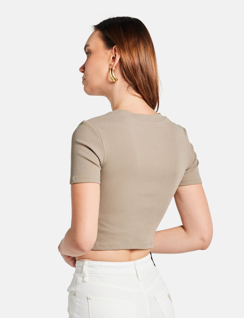 بلوزة قصيرة محبوكة