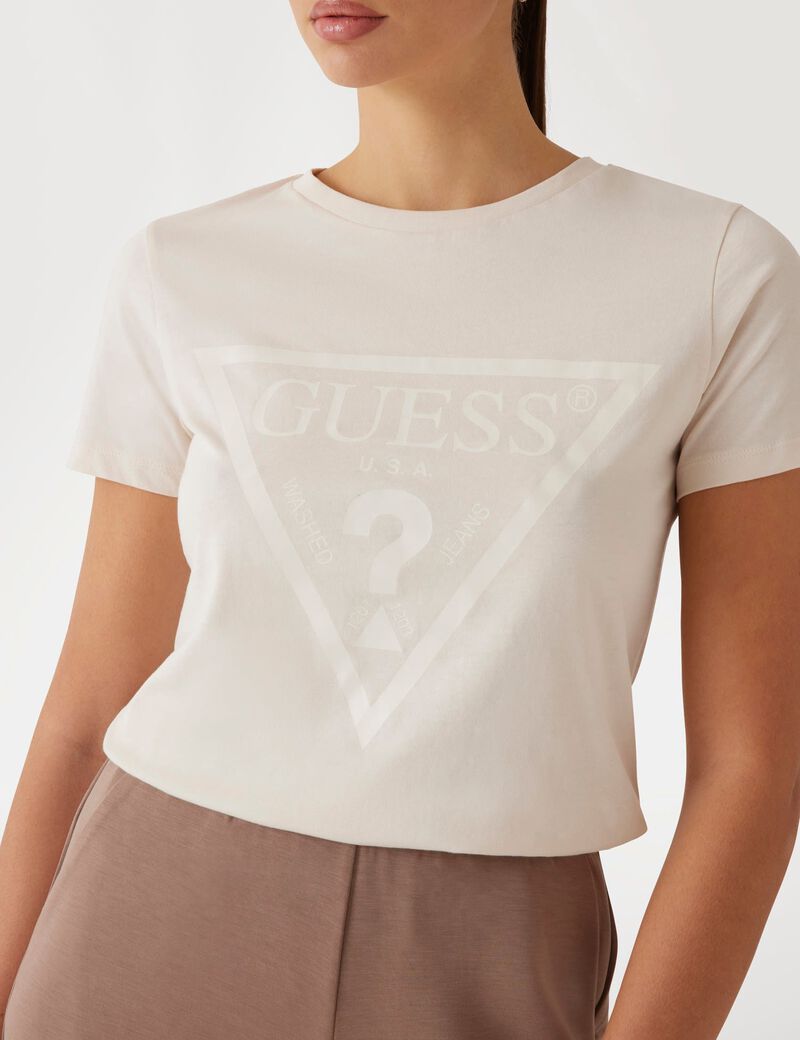 Front logo t-shirt