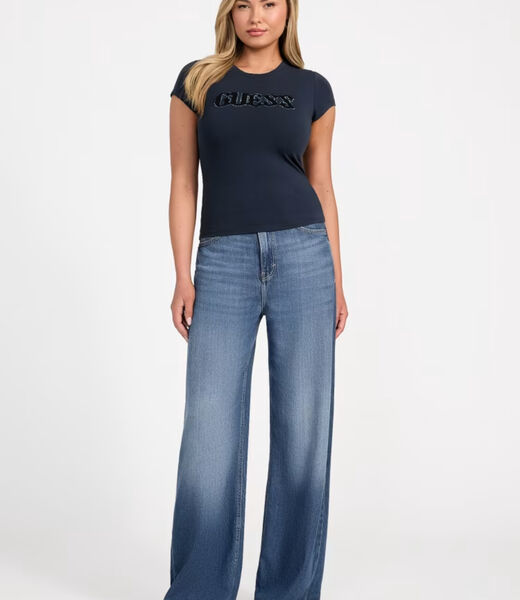 تي شيرت بشعار أمامي