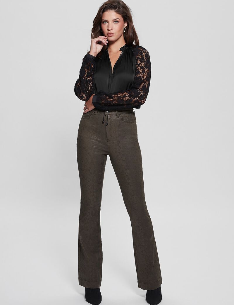 بلوزة بأكمام دانتيل