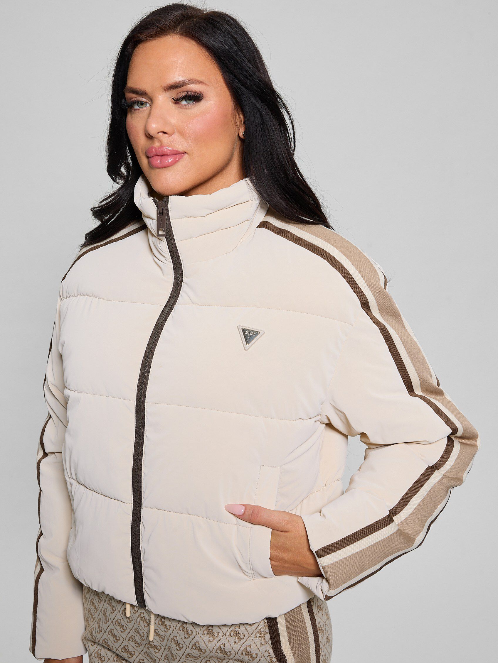 Shop GUESS Online Contrasting band puffer Shop GUESS Online Contrasting band puffer