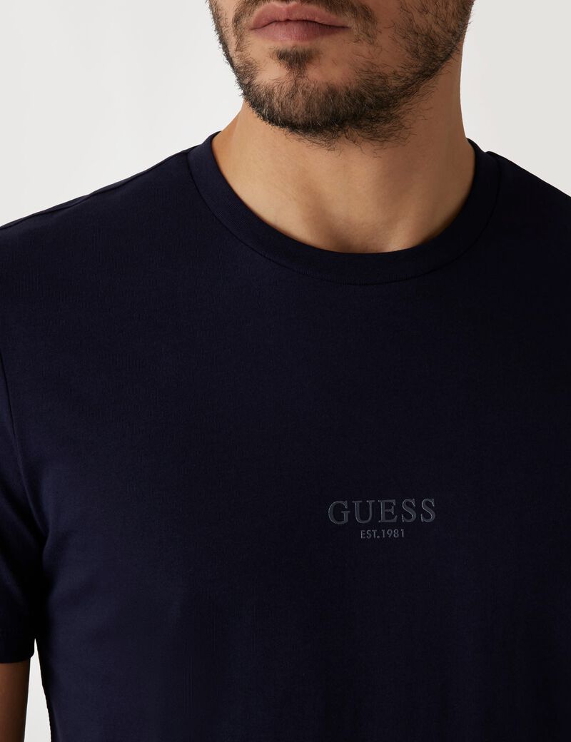 Small logo t-shirt