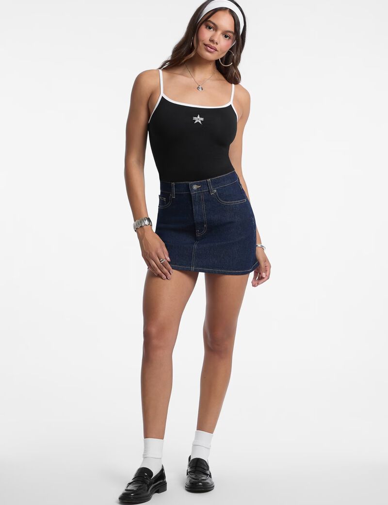 تنورة جينز قصيرة