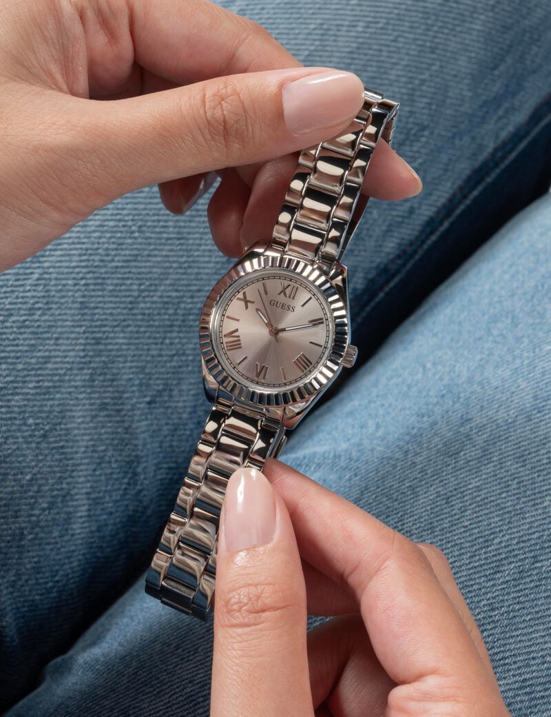 ساعة تناظرية من الفولاذ المقاوم للصدأ