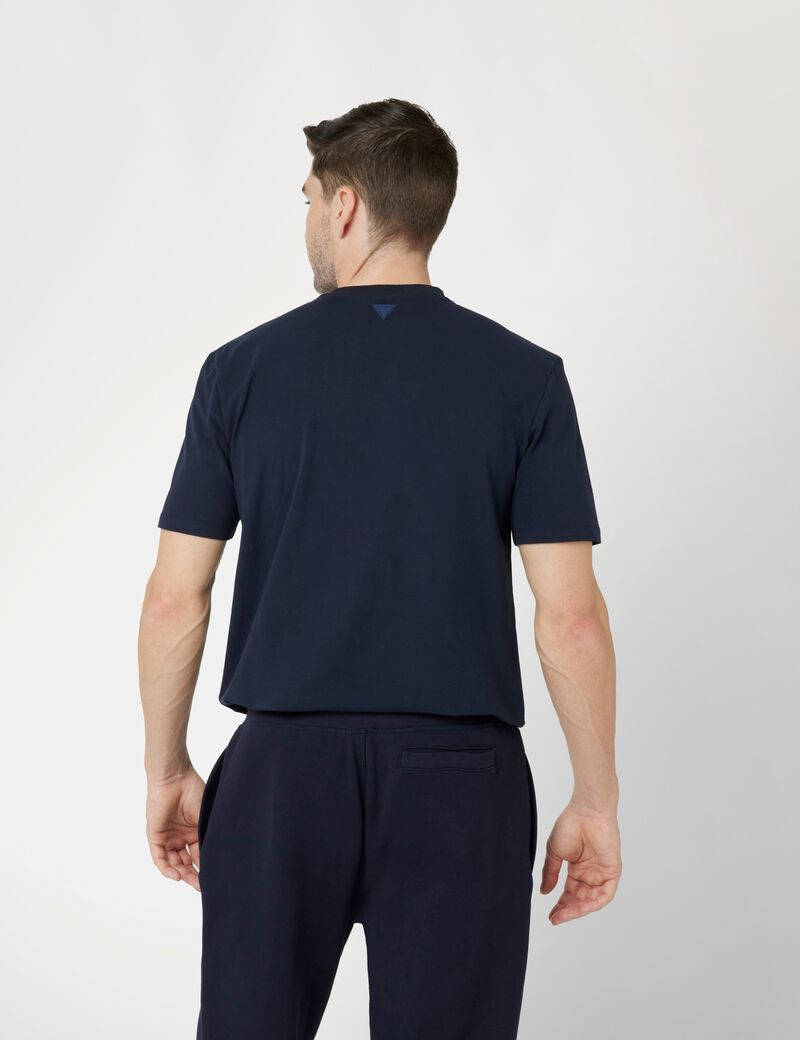 Front logo t-shirt