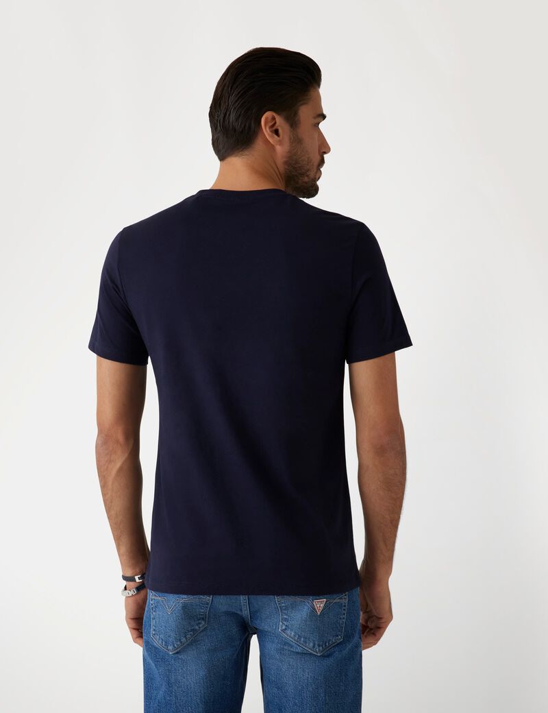 Small logo t-shirt