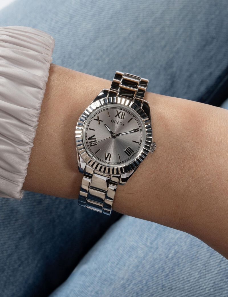 ساعة تناظرية من الفولاذ المقاوم للصدأ