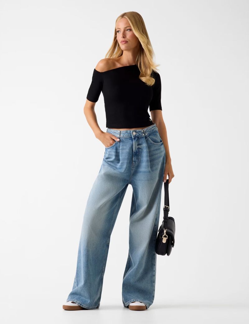 Wide-leg relaxed jeans