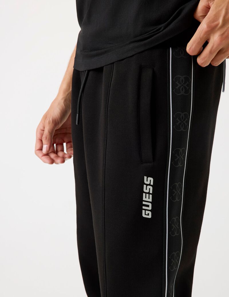 بنطال رياضي بشعار جانبي