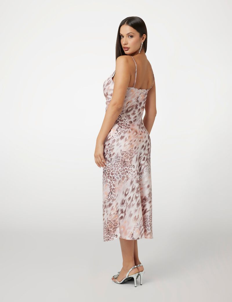 فستان ساتان سهل الارتداء