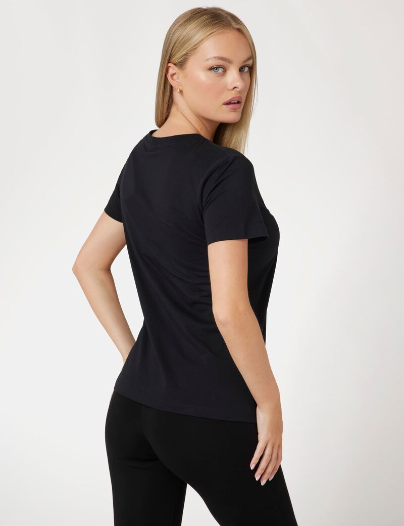 Front logo t-shirt