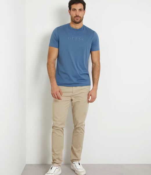 تيشيرت مطرز بالشعار