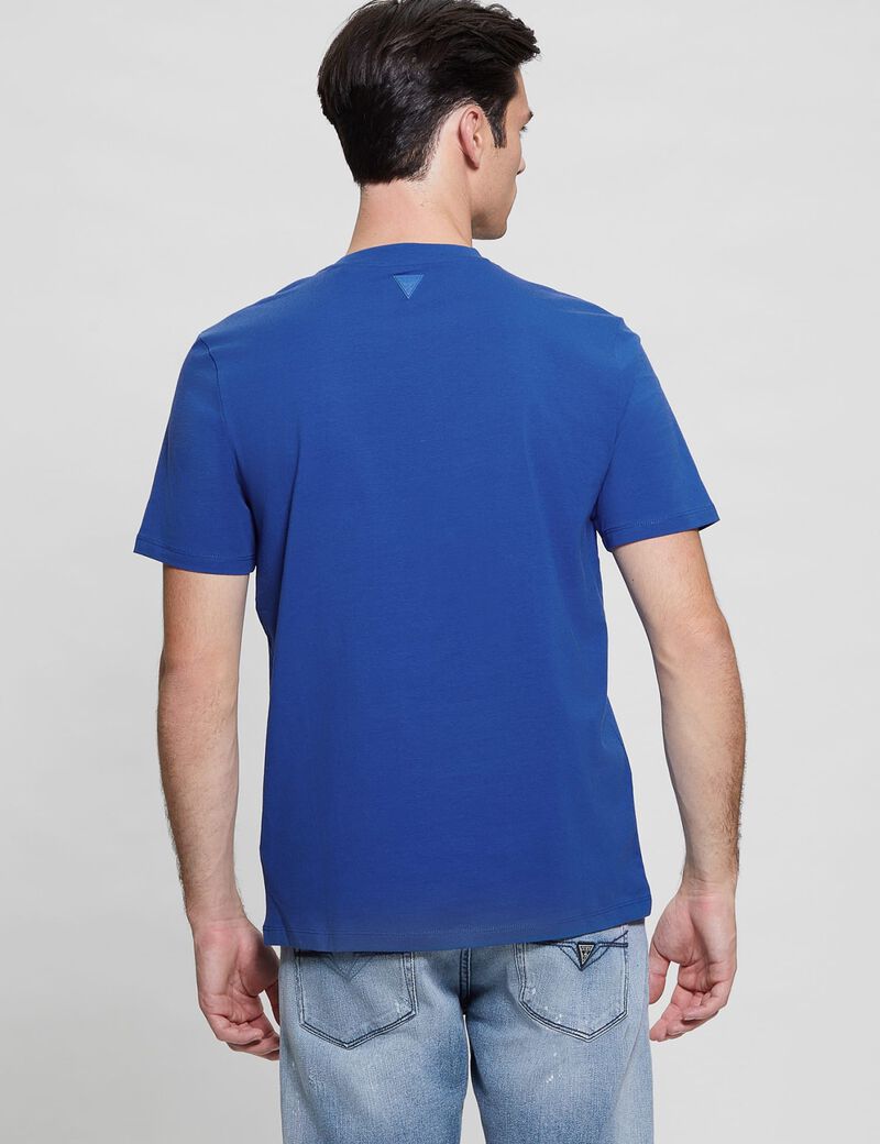 تي شيرت بشعار أمامي