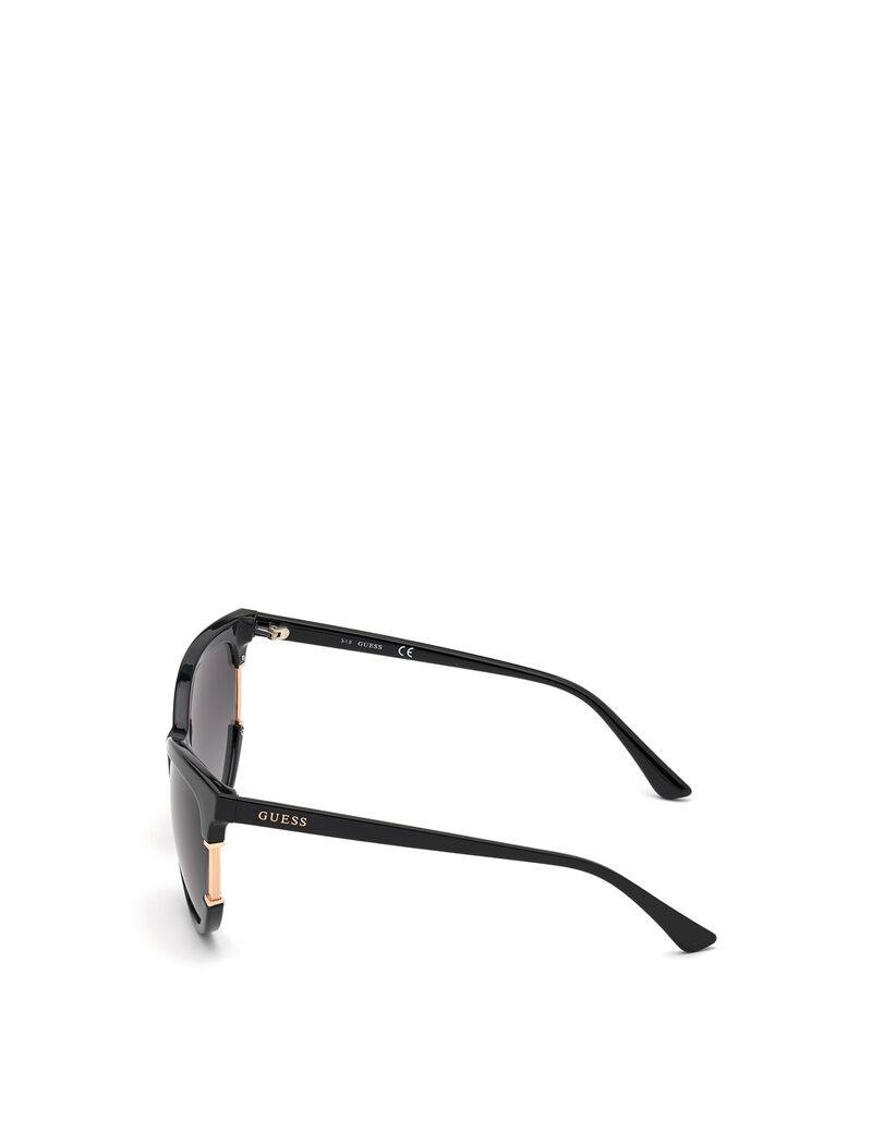 نظارة شمسية بعدسات كبيرة بتصميم عين القط