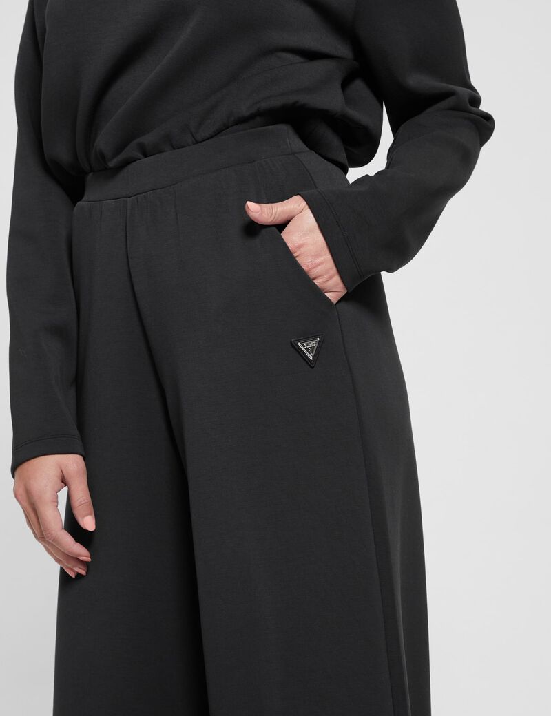 بنطال واسع الساق متوسط ​​الارتفاع