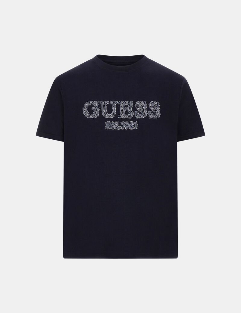 تي شيرت مطرز بالشعار