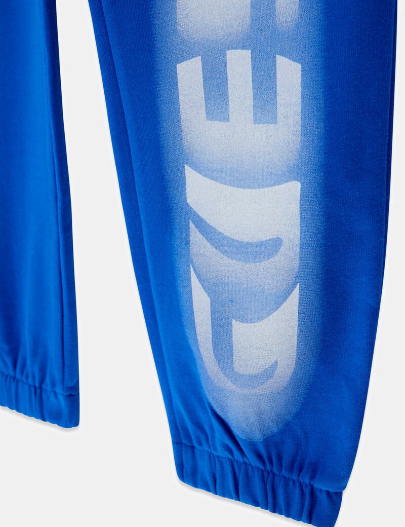 بنطال رياضي بطبعة شعار الماركة