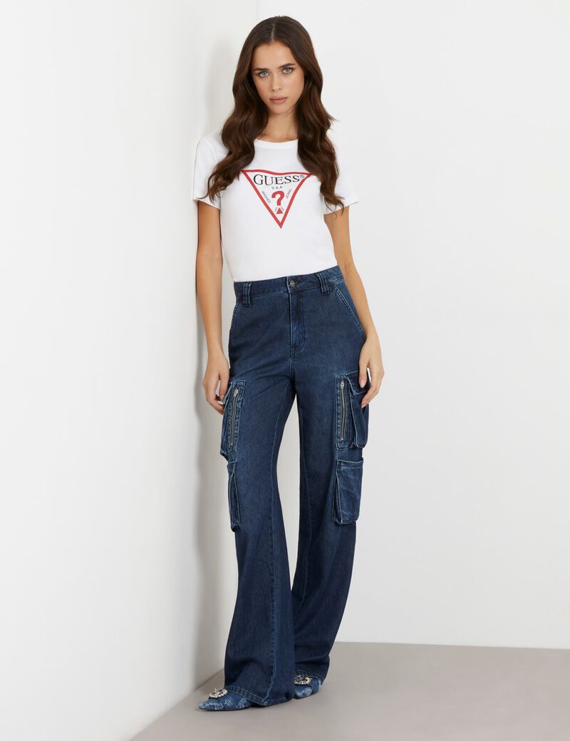 تي شيرت بشعار مثلث