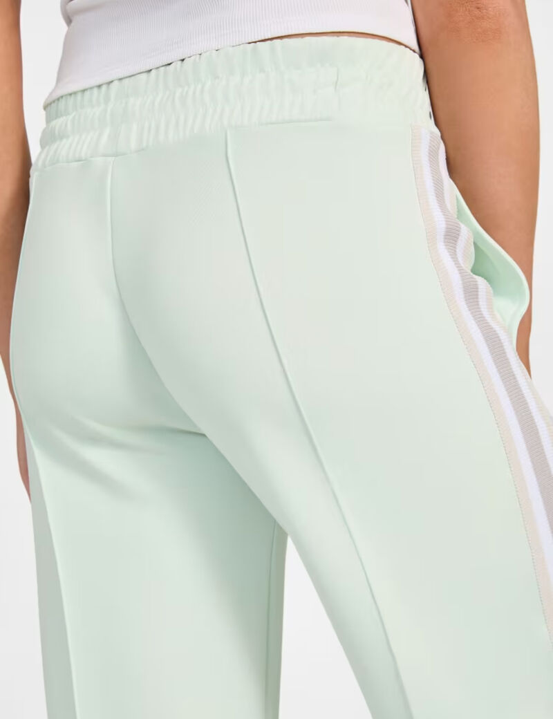 بنطال رياضي واسع الساق