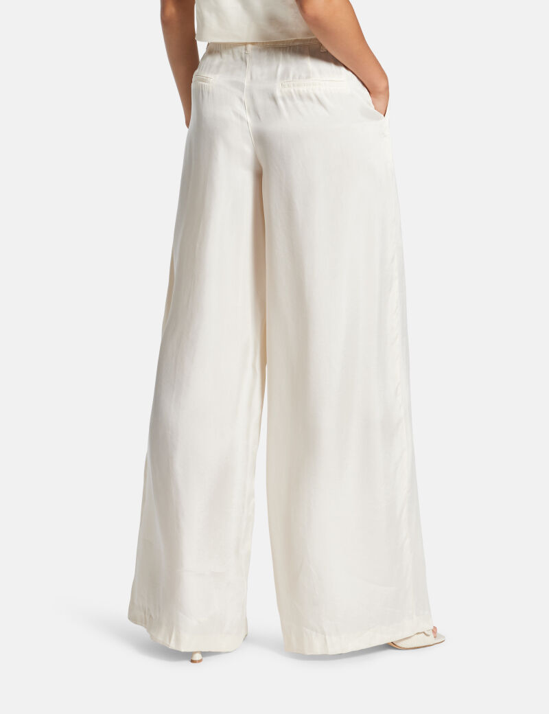 بنطلون واسع الساق من قماش التويل