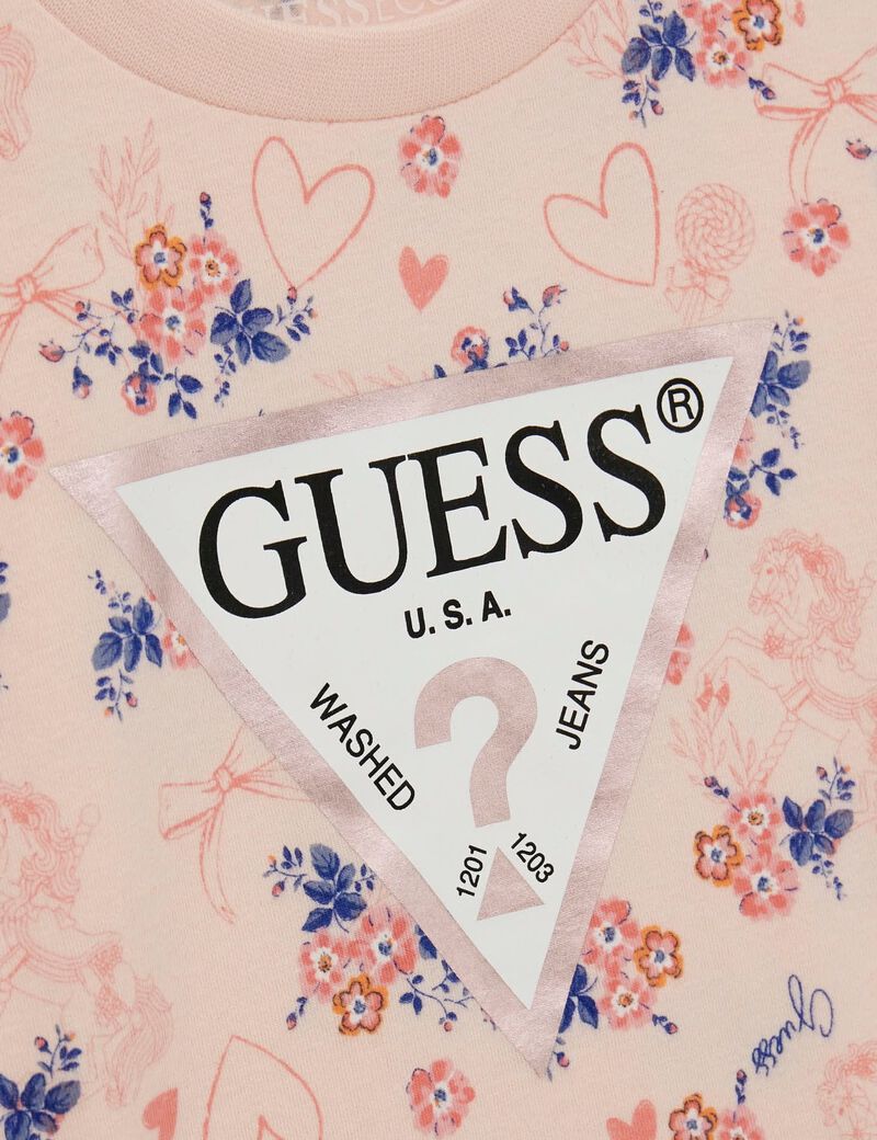 تيشيرت بطبعة زهور على كامل التصميم