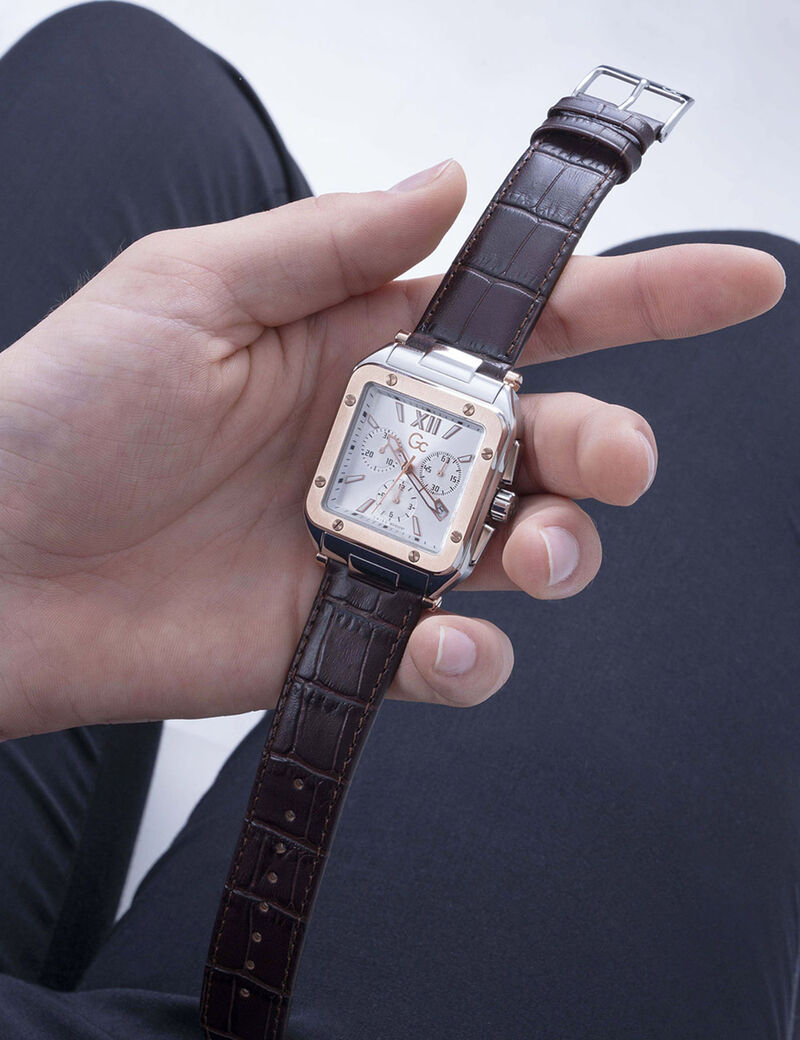 ساعة جي سي مربعة متعددة الوظائف