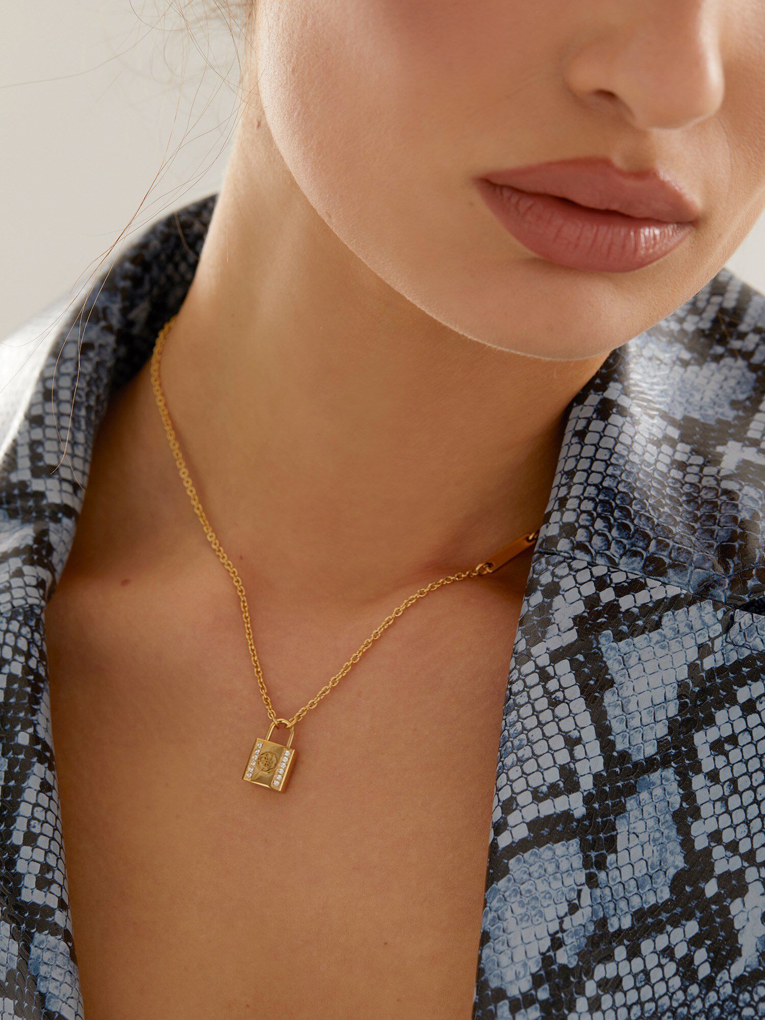Shop GUESS Online 16 18 4G Padlock 1 Chain Yellow Gold
