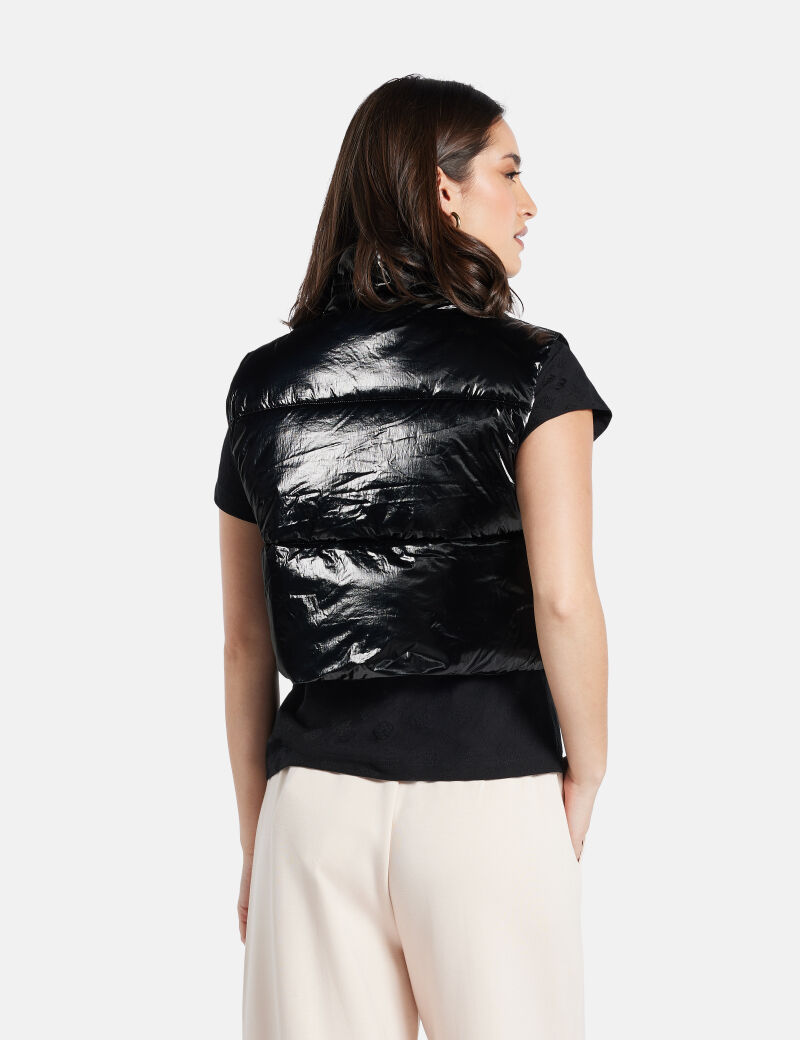 Sleeveless cropped puffer