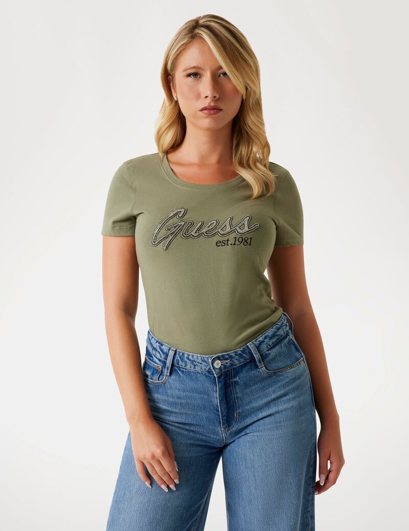 تي شيرت بشعار أحجار الراين