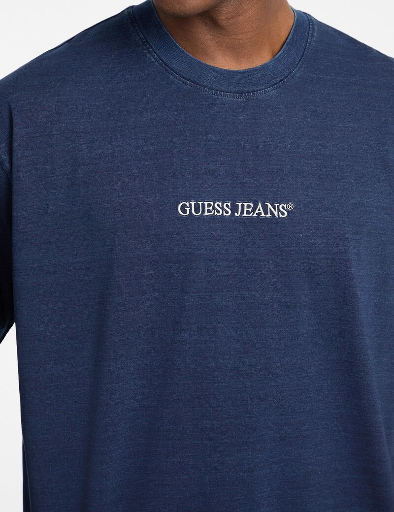 قميص كبير الحجم