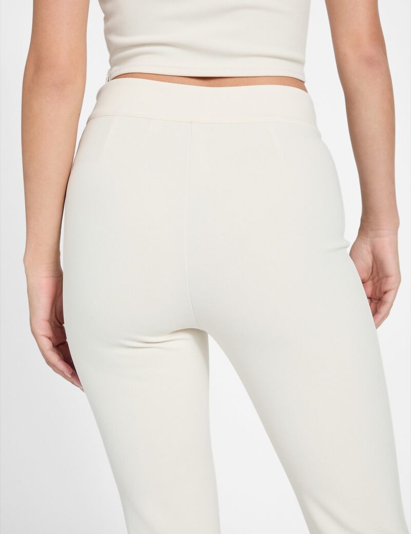 بنطال واسع بخصر مرتفع