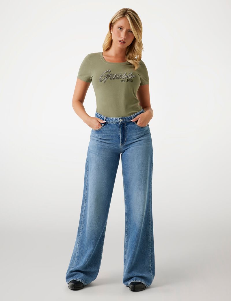 تي شيرت بشعار أحجار الراين