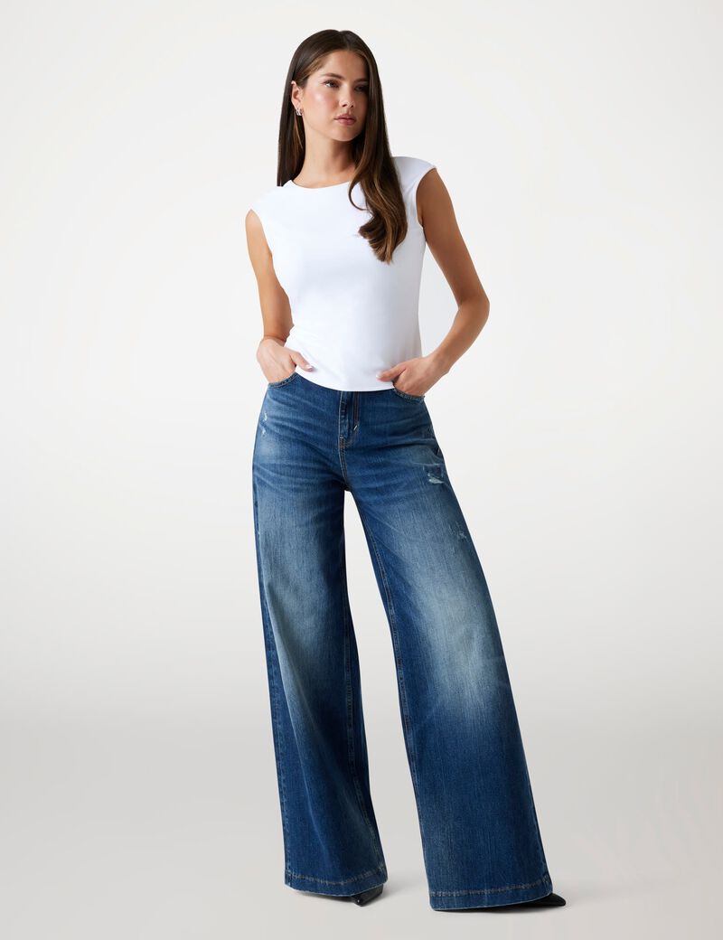 بلوزة بأكمام سكوب