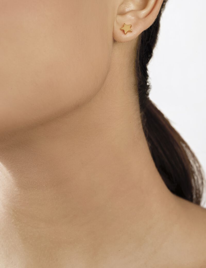 أقراط دبوسية باللون الذهبي بتصميم على شكل نصف هلال ونجمة