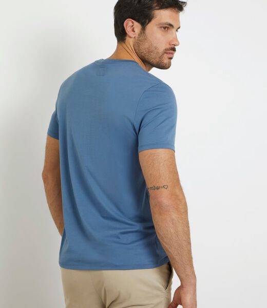 تيشيرت مطرز بالشعار