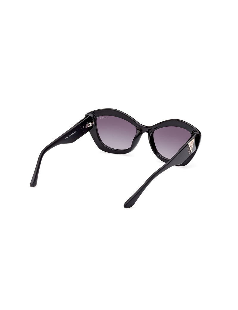 نظارات شمسية على شكل عين القطة