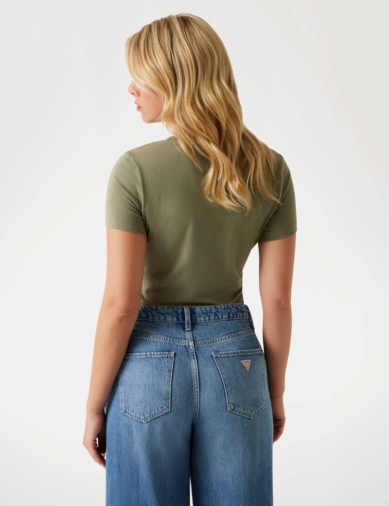 تي شيرت بشعار أحجار الراين