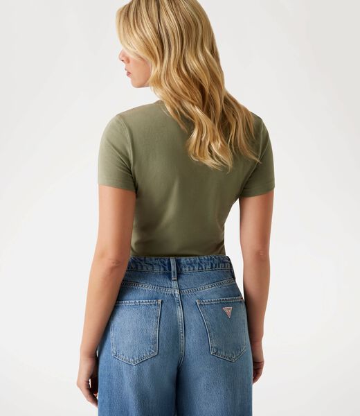 تي شيرت بشعار أحجار الراين