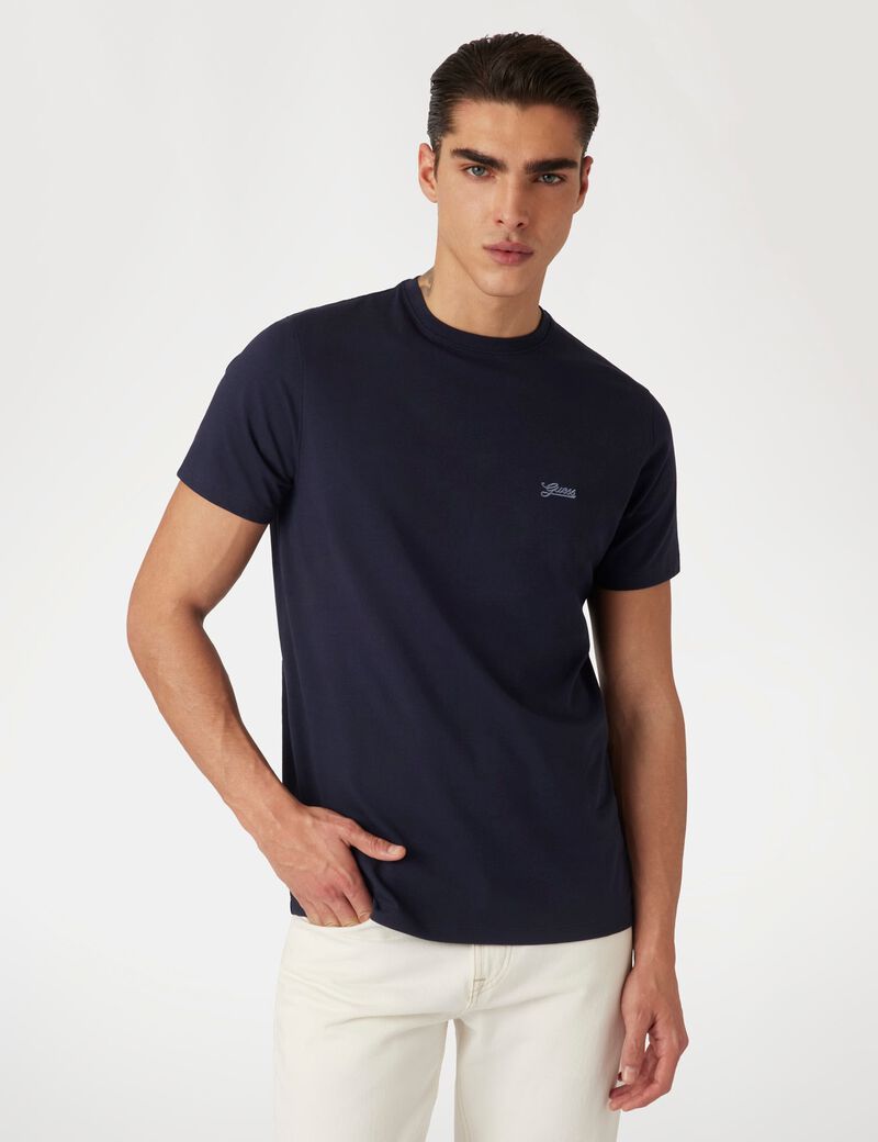 تي شيرت مطرز بالشعار