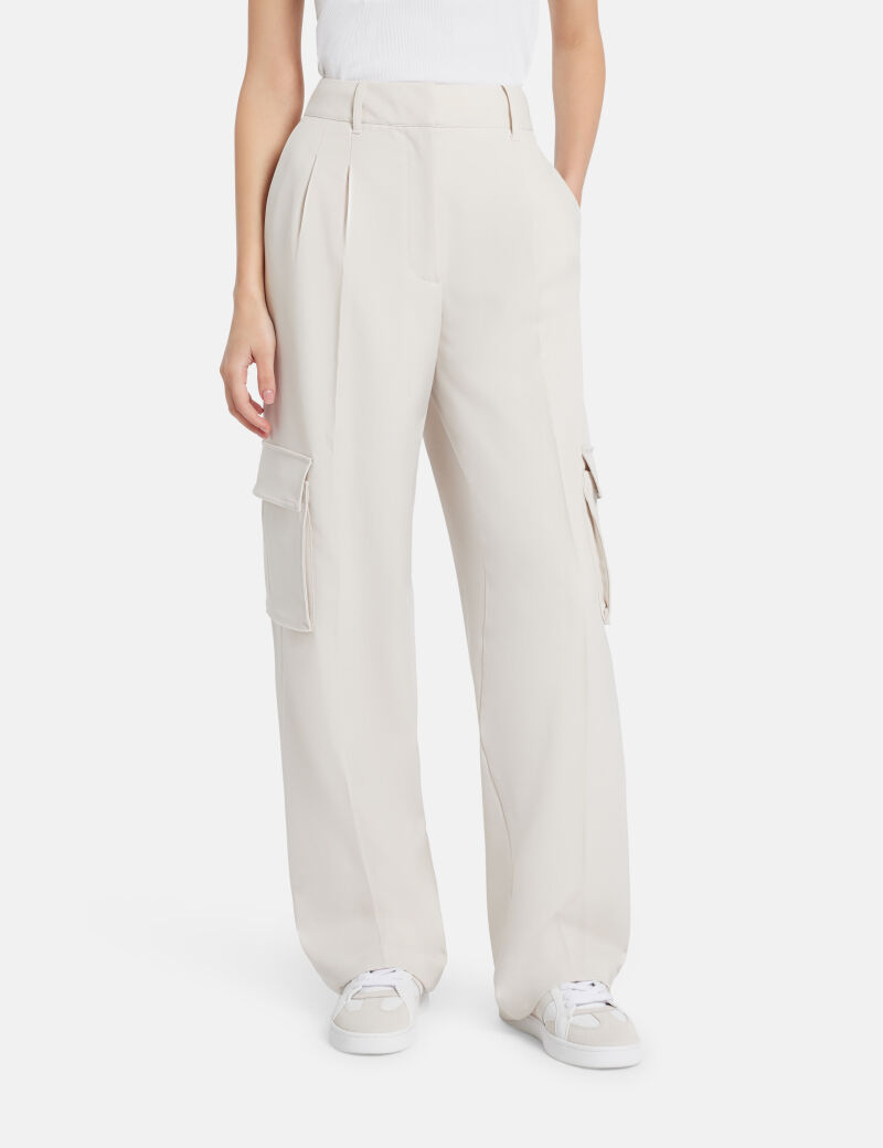 Loose leg regular cargo pant